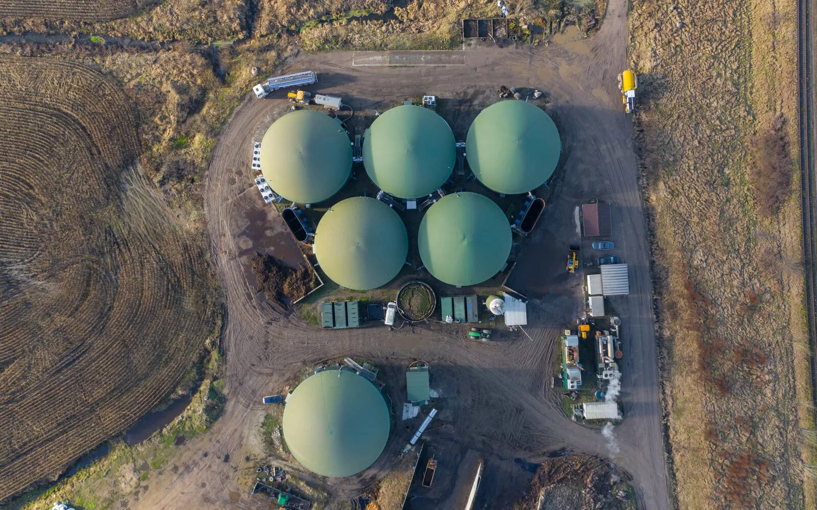 Advancing Eco-Friendly Construction: The Role of Biomass and Waste Integration 